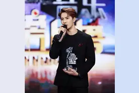 爱国明星王嘉尔图片