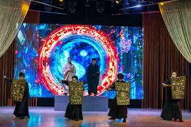 河北传媒学院原创话剧《大江东去》校园首演图片