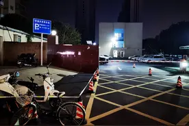 郑州：59家单位错时共享车位等你来停 自动抬杆、进出自由！图片