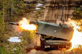 美国海马斯高精度打击，俄军接连吃瘪，中国能造这样的火箭炮吗？图片