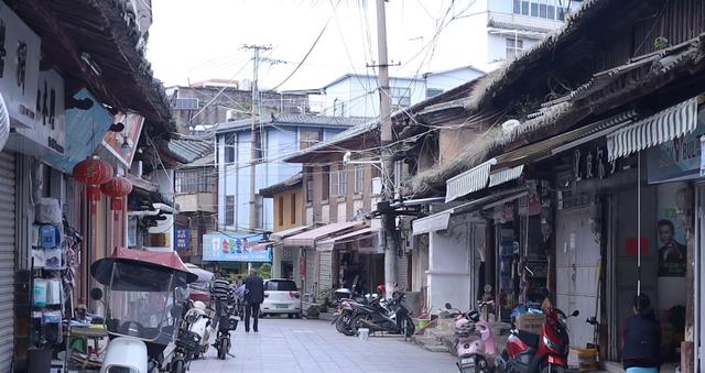 昆明动车直达，又一座小众的千年古镇，四季如春，古迹遍布