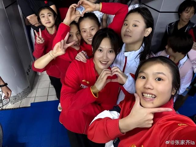 21岁奥运冠军宣布退役	，热搜第一