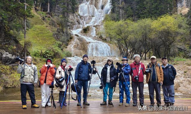 四川牟尼沟：扎嘎瀑布引客来
