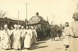 1931年，袁克定在天津病逝，遗产只剩下20元，葬礼却轰动全城图片