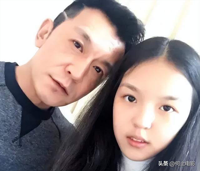李咏生前提出3个要求，离世7年后“情敌”才出现，哈文只剩下心酸