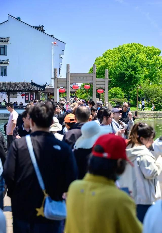 此时此刻，苏州街头爆满！