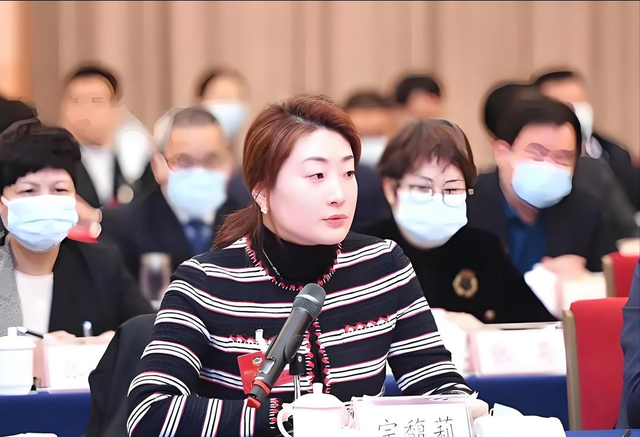 宣告卸任董事长仅半月，宗馥莉“新身份”曝光，宗泽后高兴早了