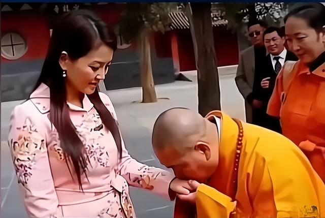 令人意外的是，继释永信被带走“翻车”后，被牵连最惨的人竟是她