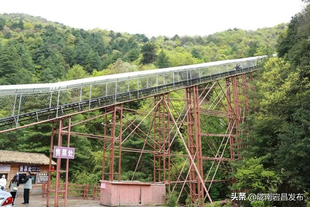 这么近 那么美 漫游官鹅赏山水 |“五一”趣游鹅嫚沟！高空漂流+玻璃桥解锁刺激新体验