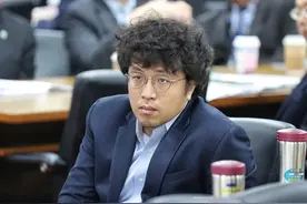 沈伯洋“看情色片知政治立场”惹议，栗正杰：他要跟于北辰比流量图片