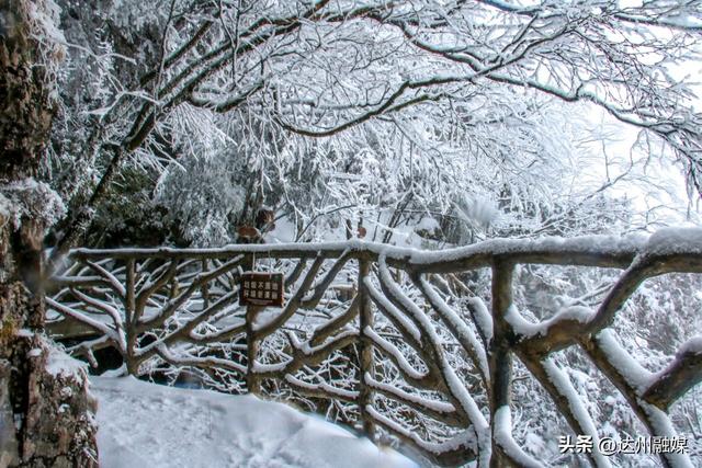 探秘之旅主题线路“打卡”巴文化 冰山雪海激情燃烧罗盘顶
