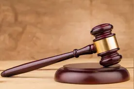 民警猥亵继女案一审开庭！受害女孩出庭直面继父：“我想要我的前半生有个交代”图片