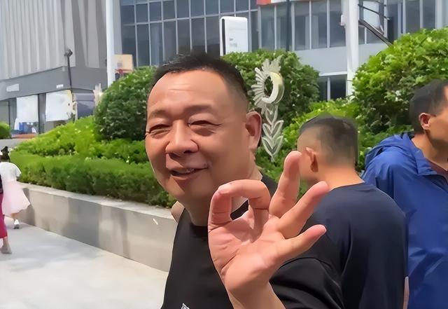 汤家凤吐槽于东来：买你东西，不代表认可你的价值观