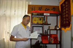 【名医风采】王鹏：郑州领先的正骨手法专家图片