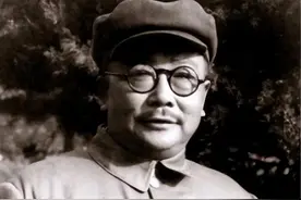 1950年，李克农给毛人凤发去了一封电报，毛人凤看后气的拍桌子图片