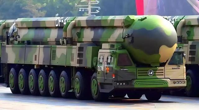中国公布阅兵名单，特朗普终于等到中方回复，八个字让他彻底死心