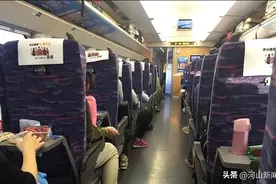 高铁无座票也是可以坐的图片