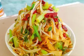 凉拌素拼做法，解腻下饭，色香味俱全，是下酒下饭的一道好菜。图片