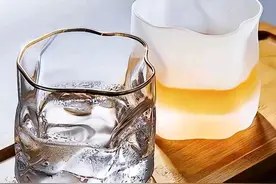 毒玻璃杯危害如此大，白开水秒变“毒水”，家里有的赶快扔掉！图片