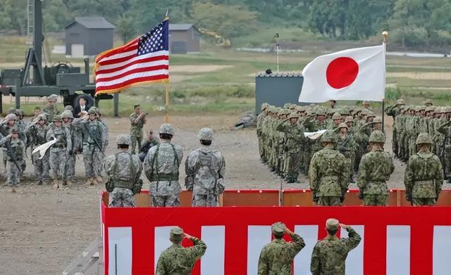 高市还没登上访美飞机，美日突然联手派兵，决不许中国改变现状？