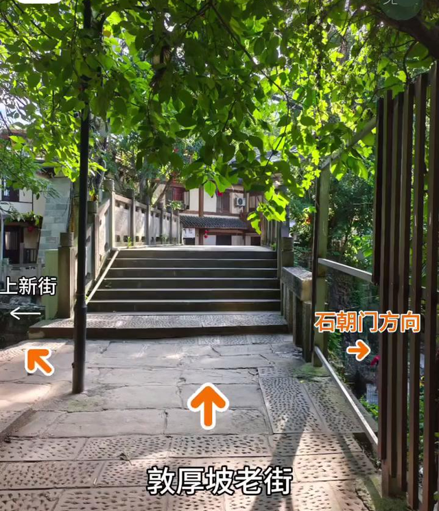 重庆南山有一座荒废庄院，曾是停放棺材的地方，胆小的人不敢靠近