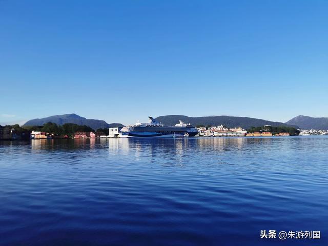 在挪威峡湾，一天三次轮渡，带来的震撼体验