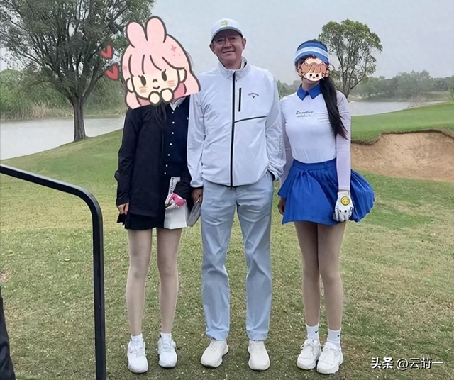 59岁王志文新照流出，肚腩突出耳朵异常，网友猜测患有心脏类疾病