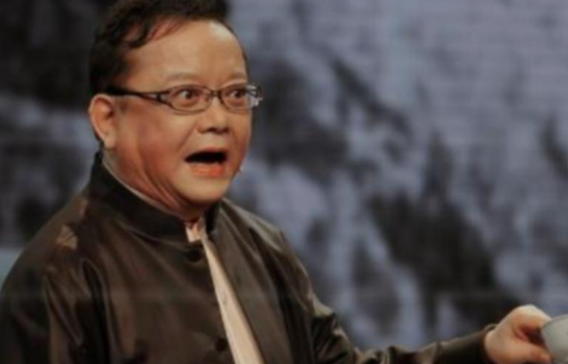 事实证明，被传卖掉上亿豪宅移民美国的王刚，已经走上另一条大道