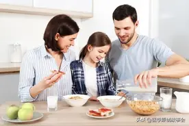 人活多久，看吃饭就知道？寿命长的人，吃饭一般有这5个特征图片