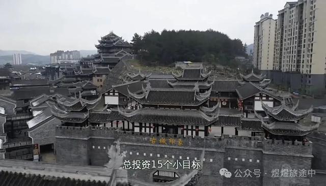 15个亿打造的古城，如今空无几人，灯也不开了商家也走了