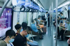 雷雨天，地铁行驶在高架上会有危险吗？图片