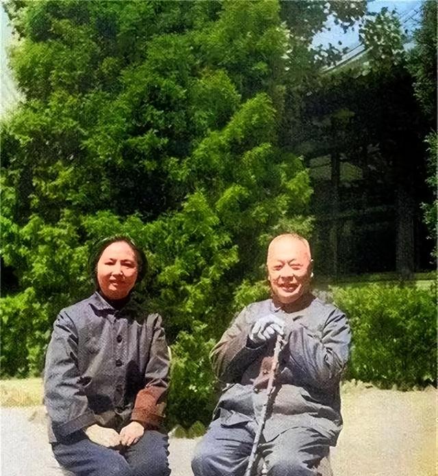 陈毅夫人张茜有多美？41岁和周总理合影，气质非凡美丽动人