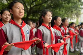 红星闪闪，心向党。今天，成都南华实验少先队“上新”啦！图片
