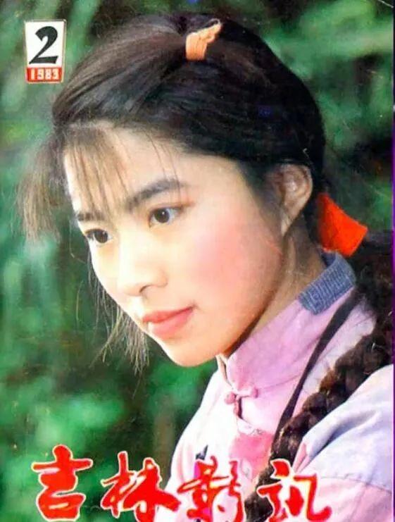 戏里又土又丑，戏外却是气质美女，“妈妈专业户”迟蓬让人敬佩