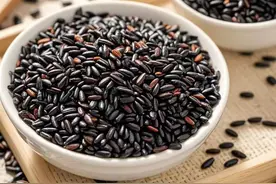 黑米是个宝，放破壁机中搅搅，解决了女性更年期的烦恼，营养解馋图片