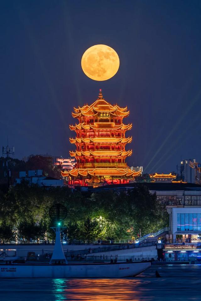 武汉人最熟悉的“她 ”，回归四十载，风姿绰丽！