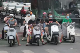 天空中乱飞的“小白虫”是啥？危害有多大？如何应对？别掉以轻心图片