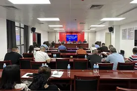 运输安全，警钟长鸣，交警蜀黍约谈重点车辆运输企业图片
