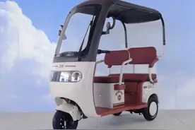 中老年人笑了！休闲接娃两不误的电动三轮车亮相，续航成为亮点图片