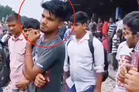 女生第一视角带你走进印度街头，感受下被十几个印度男人目光凝视图片