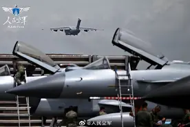 没带空警-500？歼-10C再度出征，泰国空军纯属被蹂躏太狠才不买？图片