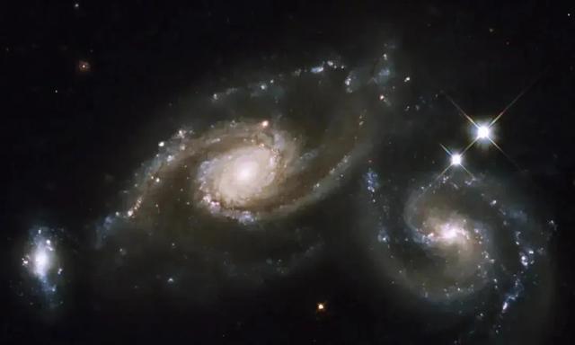 难道被美国骗了？天问二号再次发回照片：暴露真实宇宙景象