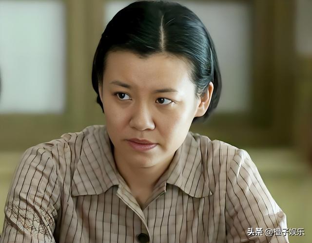 与四婚名导同居三年流产两次不结婚，转身下嫁穷小子，如今咋样？