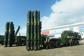 百公里全方位打击！解放军首次公开最新防空导弹，俄看了不是滋味图片