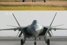 歼20最大起飞重量或可达42吨以上，外挂载荷远不止4个副油箱，图片