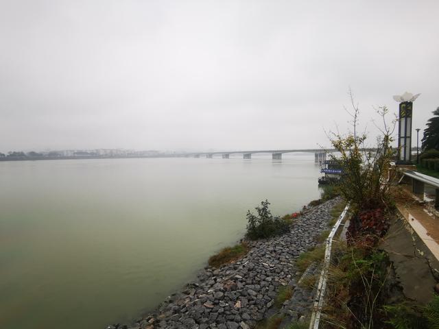 2025北京到海南行程第六天：雨中游襄阳荆州古城，有遗憾有收获