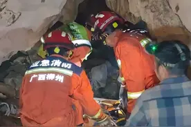 广西柳城 3名男子进入深山洞穴探险，1人不慎摔伤被困百米深处图片