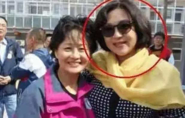 2005年黄秋燕再婚，在美国开了美容院日子温馨幸福，现定居北京