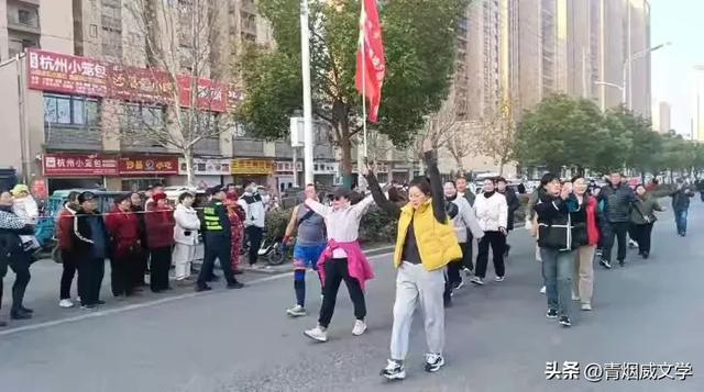 徒步队迎新年健康走