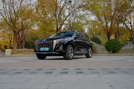 油耗很低，续航超1000公里，红旗HS3插混版值得买吗？图片